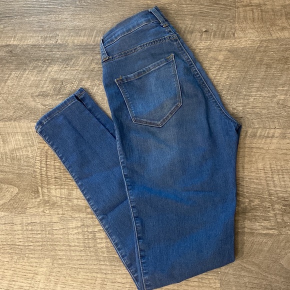 ☀️ 6 for $26 ☀️ Classic Button Up Skinny Jeans - Picture 5 of 7